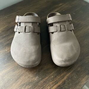 (SOLD) Brown Kids Birkenstocks with Buckle Straps